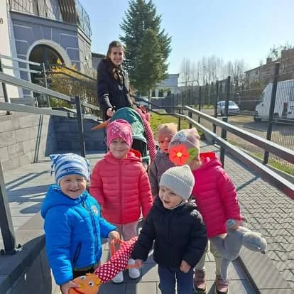 Nasze spacery - Żłobek Junior w Częstochowie (zdjęcie 3)