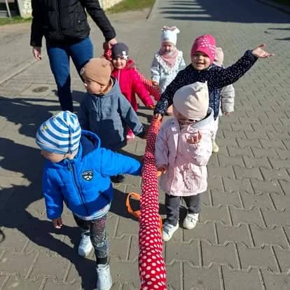 Nasze spacery - Żłobek Junior w Częstochowie (zdjęcie 7)