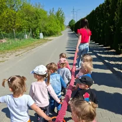 Nasze spacery - Żłobek Junior w Częstochowie (zdjęcie 8)