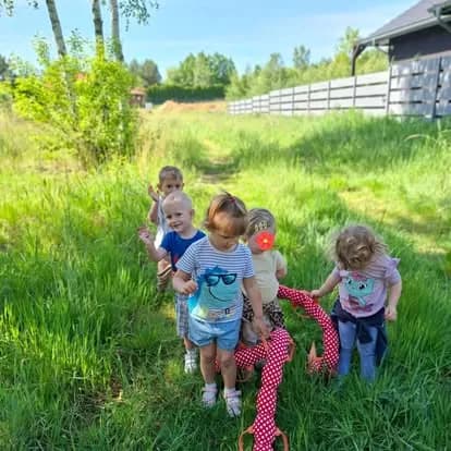 Nasze spacery - Żłobek Junior w Częstochowie (zdjęcie 9)